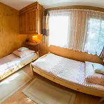 Marina Bajana אכסניה